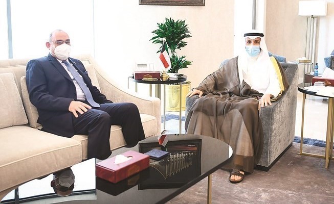 رئيس مجلس الأمة مرزوق الغانم خلال استقباله السفير العراقي