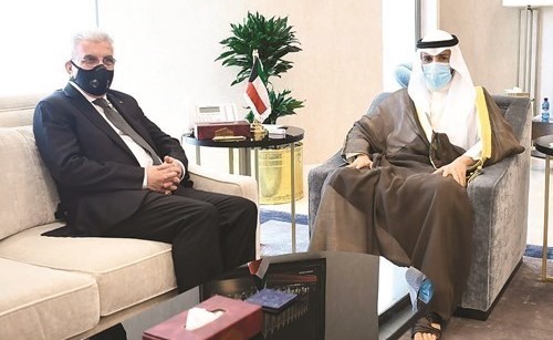 الرئيس الغانم مستقبلا سفير فلسطين