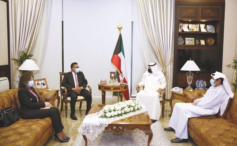 خالد الجارالله مع السفير المصري