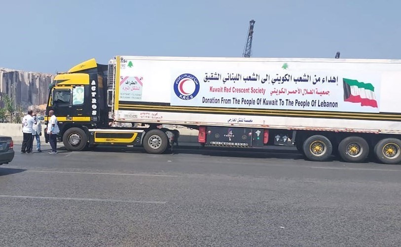الشاحنات الكويتية المحملة بالمستلزمات بالقرب من مرفأ بيروت