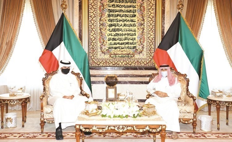 سمو نائب الأمير وولي العهد الشيخ نواف الأحمد خلال استقباله أنس الصالح