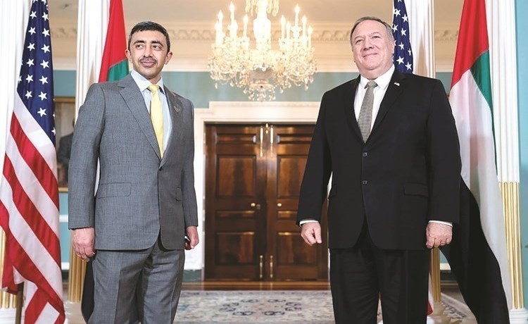 وزير الخارجية الإماراتي الشيخ عبدالله بن زايد ونظيره الأميركي مايك بومبيو خلال مباحثاتهما في واشنطن أمس (وام)