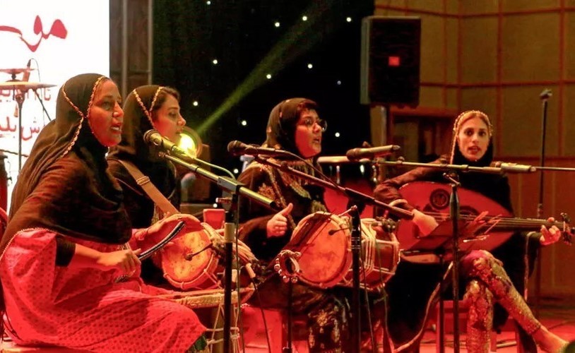 الفرقة الايرانية النسائية "دينكو" خلال حفل موسيقي برعاية رسمية في بندر عباس في 29 أبريل 2019