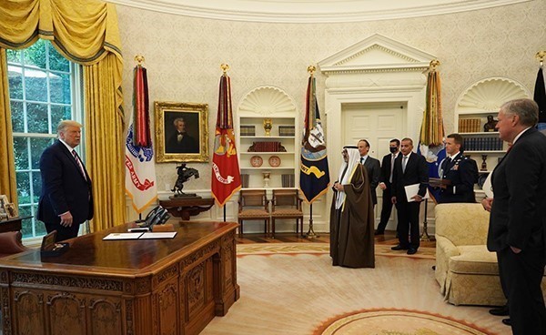الرئيس الأميركي يمنح وسام الاستحقاق العسكري برتبة قائد أعلى لسمو الأمير