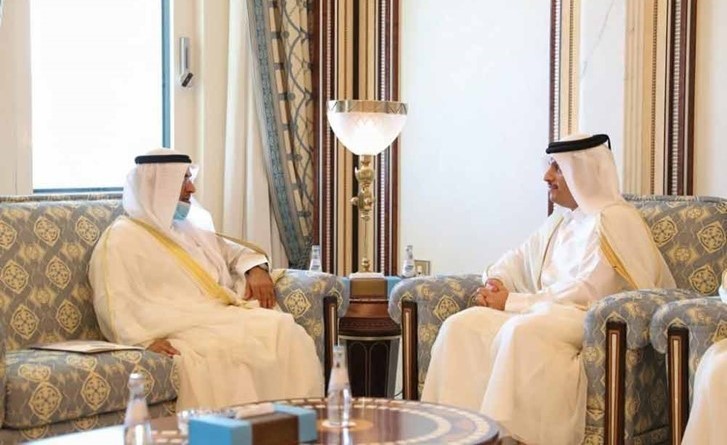 وزير الخارجية القطري الشيخ محمد بن عبدالرحمن آل ثاني مستقبلا الأمين العام لمجلس التعاون الخليجي د.نايف الحجرف (قنا)