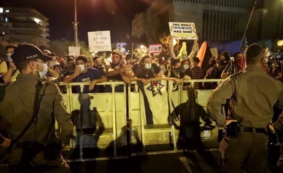 بالفيديو.. تظاهرة ضد نتانياهو في القدس هي الأولى بعد إعادة فرض الأغلاق التام في إسرائيل