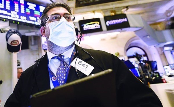 الأسواق الأميركية تزيد من خسائرها.. و«داو جونز» يهبط 2.7%