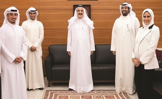 د.يعقوب الرفاعي مكرما الخريجين