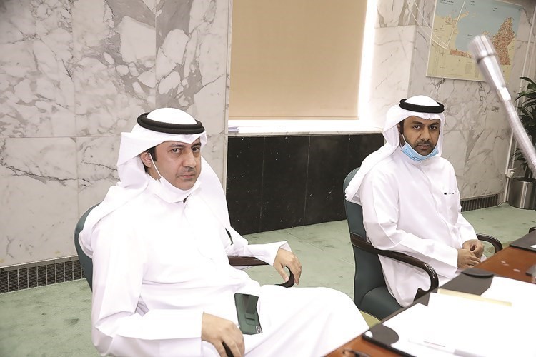 د.علي بن ساير ومحمد الرقيب