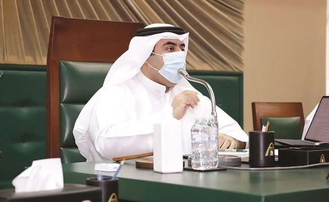 أسامة العتيبي مترئسا الجلسة