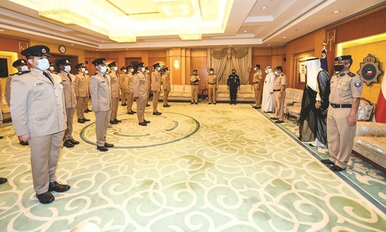 أنس الصالح والفريق عصام النهام واللواء ناصر بورسلي والعميد علي جاسم خلال التكريم