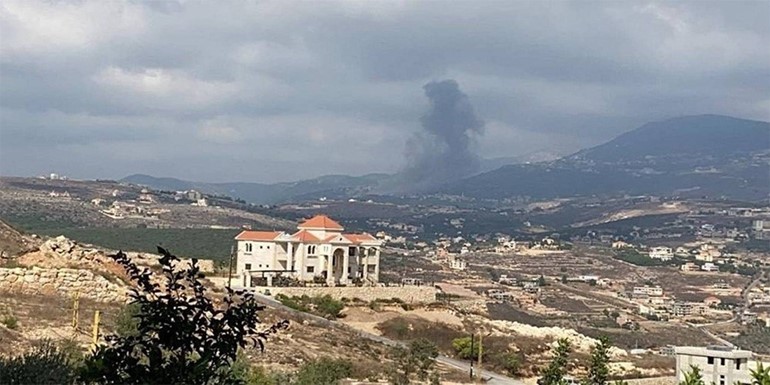 بالفيديو.. لبنان: انفجار ضخم يهزّ بلدة عين قانا في الجنوب.. ووقوع إصابات
