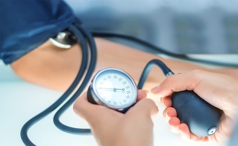 خطوات صحية بسيطة في ثلاثينات العمر قد تمنع ارتفاع ضغط الدم في الأربعينات