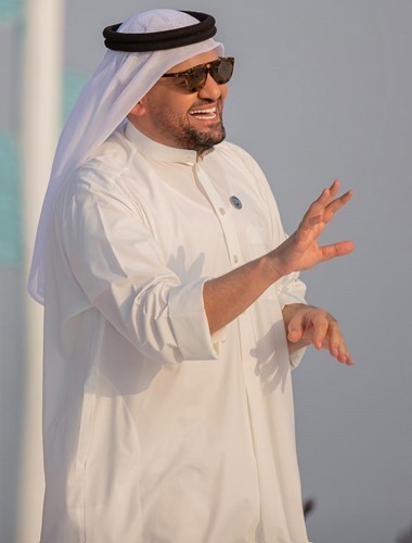 بالصور.. حسين الجسمي يحتفل باليوم الوطني السعودي الـ90 على شاطىء الرأس الأبيض