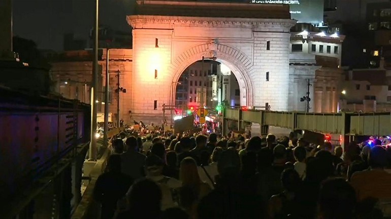 بالفيديو.. قرار قضائي في قضية بريونا تايلور يؤجج الغضب في شوارع الولايات المتحدة