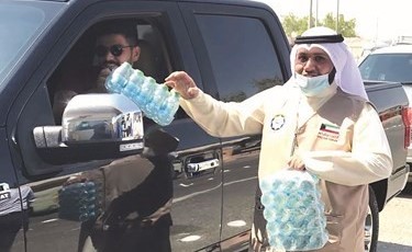 جانب من توزيع المياه