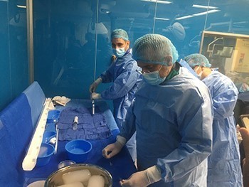 مستشفى الأمراض الصدرية: نجاح استخدام تقنية جديدة تمنع تجلطات المخ أثناء عملية قسطرة لمريض بعمر 80 عاماً