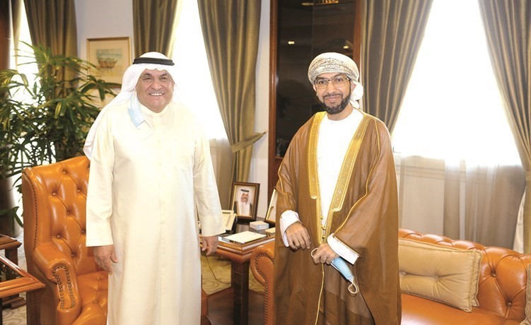 محمد الصقر مستقبلا السفير د.صالح الخروصي