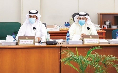 ناصر الدوسري وماجد المطيري أثناء اجتماع اللجنة المالية