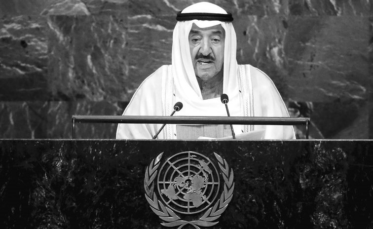 المغفور له بإذن الله سمو الأمير الراحل الشيخ صباح الأحمد خلال إلقائه كلمة في الأمم المتحدة