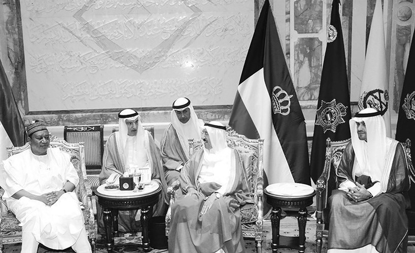المغفور له مستقبلا الأمين العام لمنظمة الدول المصدرة للبترول (أوپيك) د.محمد باركيندو بحضور أنس الصالح