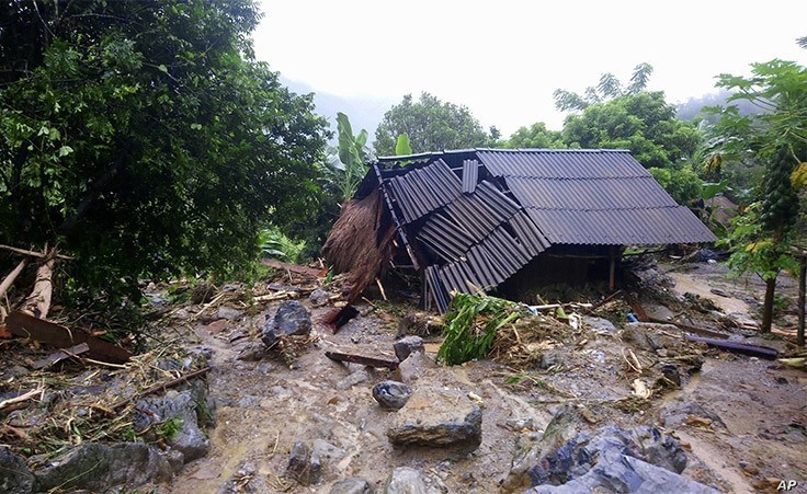 مقتل 105 وفقدان 27 بسبب الفيضانات والانهيارات الأرضية في فيتنام