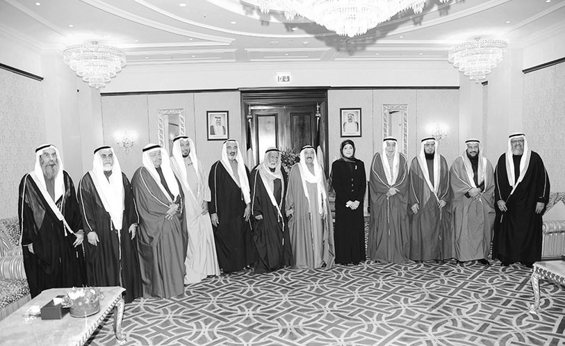 سمو الأمير الراحل الشيخ صباح الأحمد خلال لقائه وفد الهيئة الخيرية الإسلامية