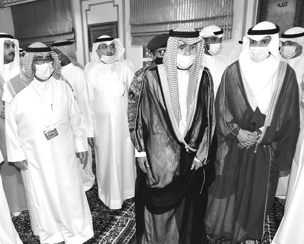 صاحب السمو الأمير الشيخ نواف الأحمد ومرزوق الغانم والشيخ مشعل الأحمد في مسجد بلال بن رباح