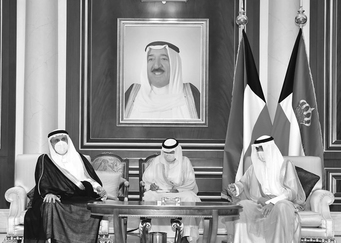 صاحب السمو الأمير الشيخ نواف الأحمد وصاحب السمو الملكي الأمير د.منصور بن متعب بن عبدالعزيز