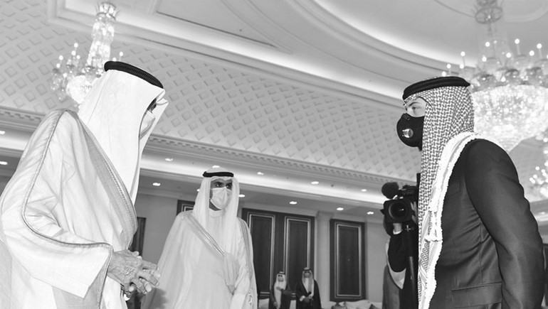 صاحب السمو الأمير الشيخ نواف الأحمد يتلقى العزاء من ولي عهد الأردن صاحب السمو الملكي الأمير الحسين بن عبدالله الثاني