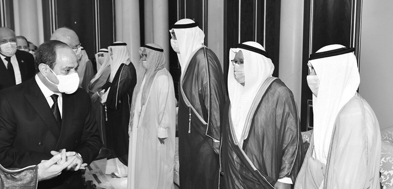 الرئيس عبدالفتاح السيسي خلال تقديم واجب العزاء لأسرة آل الصباح
