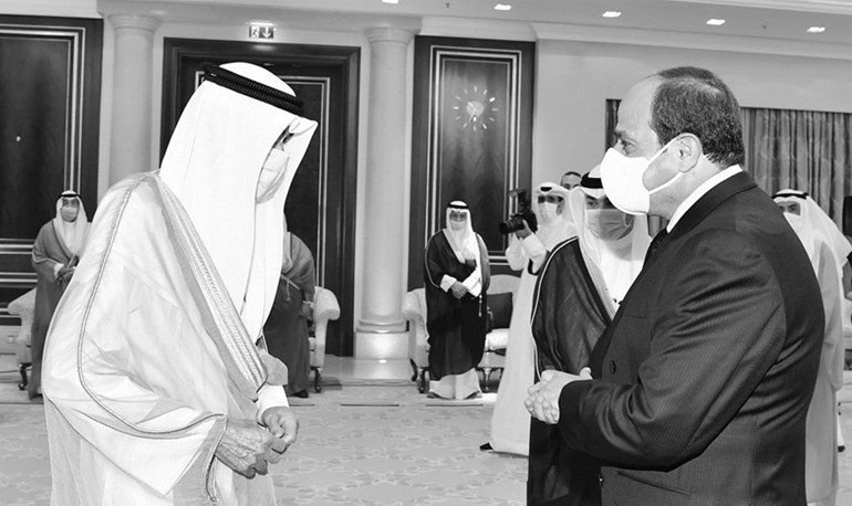 صاحب السمو الأمير الشيخ نواف الأحمد يتلقى العزاء من الرئيس المصري عبدالفتاح السيسي