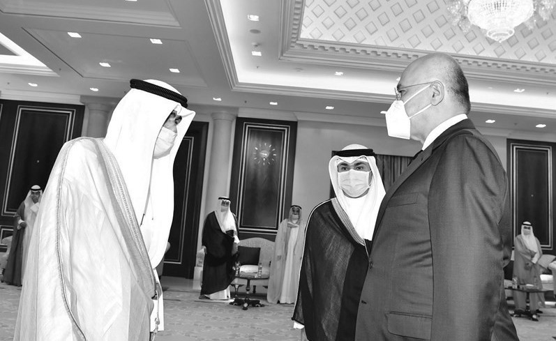 صاحب السمو الأمير الشيخ نواف الأحمد يتلقى تعازي الرئيس العراقي د. برهم صالح
