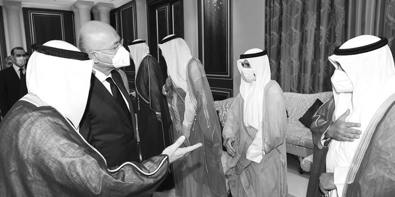 الرئيس العراقي معزيا الشيخ عبدالله والشيخ صباح ناصر صباح الأحمد