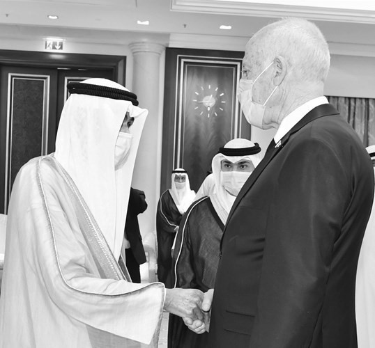 صاحب السمو الأمير الشيخ نواف الأحمد يتلقى التعازي من الرئيس التونسي قيس سعيد
