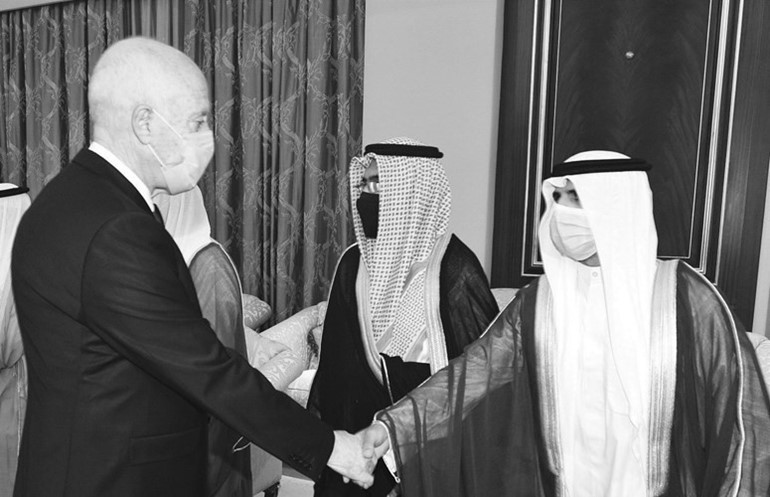 الرئيس التونسي يعزي الشيخ فهد ناصر صباح الأحمد