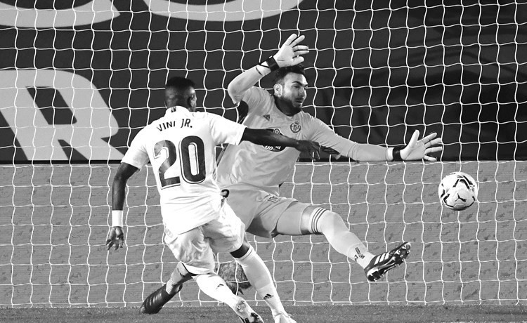 «الملكي» تجاوز مطب بلد الوليد.. وهويسكا يفرمل أتلتيكو مدريد