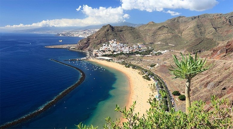 أكبر شركة سياحية في ألمانيا تعتزم إرسال سائحين إلى جزر الكناري رغم التحذير من السفر