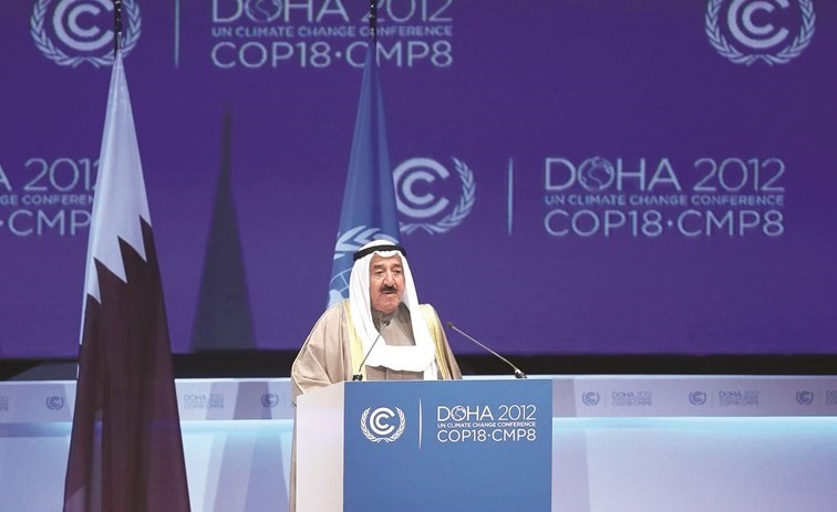 المغفور له بإذن الله تعالى سمو الأمير الراحل الشيخ صباح الأحمد لدى إلقاء كلمته خلال قمة التغير المناخي في الدوحة عام ٢٠١٢