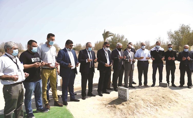 أبناء الجالية الفلسطينية يقرأون الفاتحة على روح فقيد الكويت والأمة