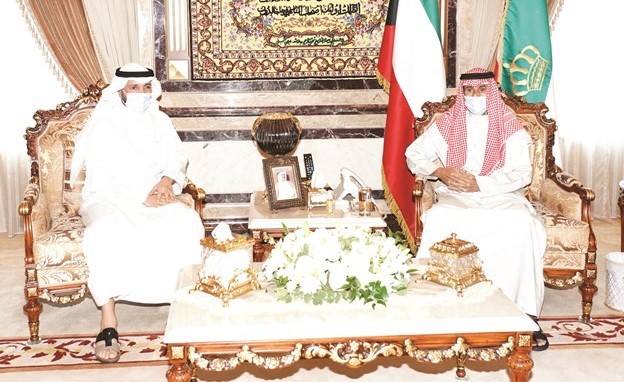 صاحب السمو الأمير الشيخ نواف الأحمد مستقبلا مرزوق الغانم