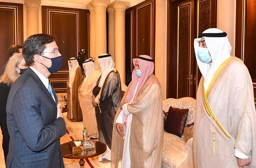 الأمير يستقبل وزير الدفاع الأميركي للتعزية بوفاة الأمير الراحل