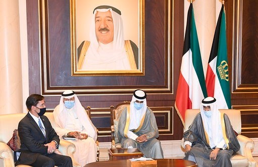 صاحب السمو الأمير الشيخ نواف الأحمد مستقبلا وزير الدفاع الأميركي