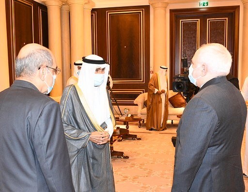 الأمير يستقبل ممثل الرئيس الإيراني للتعزية بوفاة الأمير الراحل