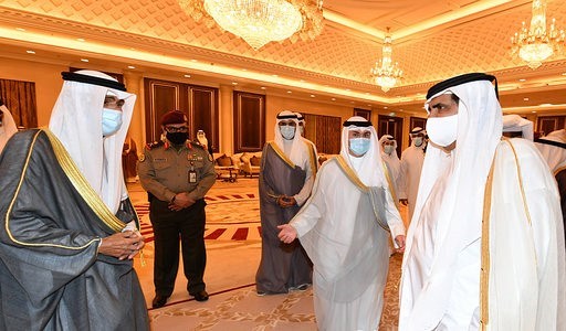 صاحب السمو يستقبل الأمير الوالد الشيخ حمد آل ثاني لتقديم واجب العزاء بوفاة الأمير الراحل