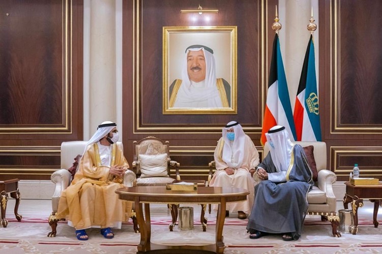 صاحب السمو الأمير الشيخ نواف الأحمد خلال استقباله نائب رئيس الإمارات الشيخ محمد بن راشد 