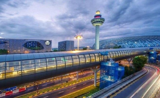 أفضل مطار في العالم يحذر من مستقبل "مروع" في خضم الوباء