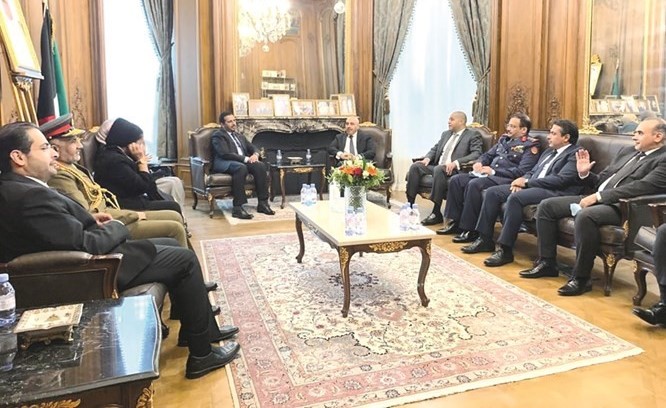السفير سامي السليمان مستقبلا المعزين في مقر سفارتنا بباريس
