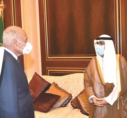 أبوالغيط معزيا الشيخ مشعل الأحمد في فقيد الوطن