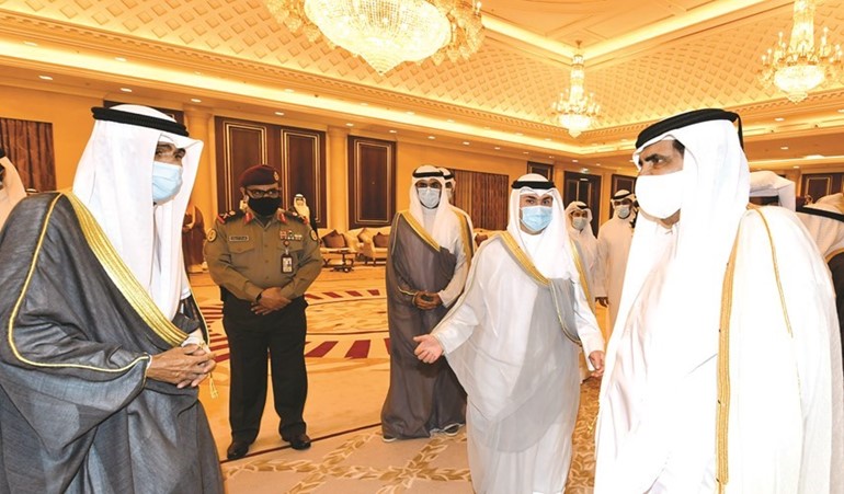 صاحب السمو الأمير الشيخ نواف الأحمد يتلقى عزاء صاحب السمو الأمير الوالد الشيخ حمد بن خليفة